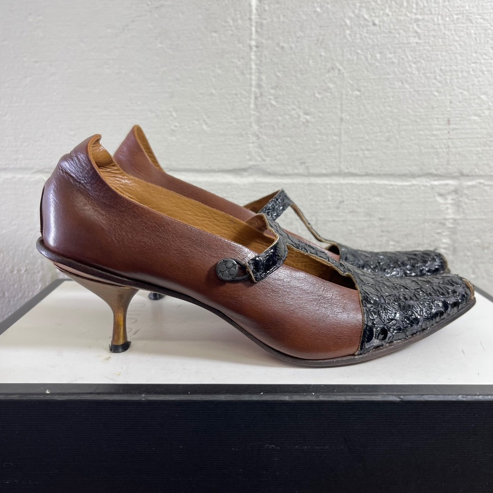 VTG CYDWOQ Brown Leather Embossed T-Strap Kitten Heel Pump‎ Women's 38 EU/7.5 US